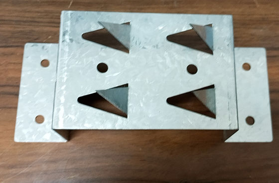 ध्वनिक कोने के इम्पालिंग क्लिप्स, ध्वनिक पैनलों के लिए चांदी के धातु माउंटिंग ब्रैकेट, दीवार ध्वनि अछूता स्थापना हार्डवेयर